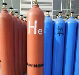 What are the safety precautions for the use of oxygen cylinders?